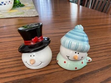 Kathryn Beich ~⛄Snow Couple Salt & Pepper Shakers❤️~ Holiday/Winter❄️