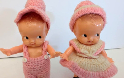 lot 2 IRWIN Kewpie Hard Plastic Doll CROCHET clothes TALCUM POWDER side eye 1950