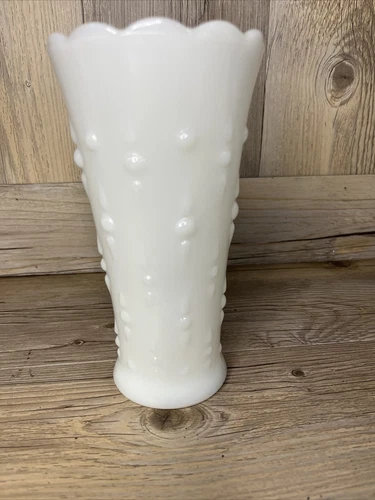 Vintage Anchor Hocking Milk glass Vase Dots And Arrows Teardrop Pattern