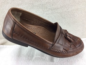 easy spirit men's slip on shoes