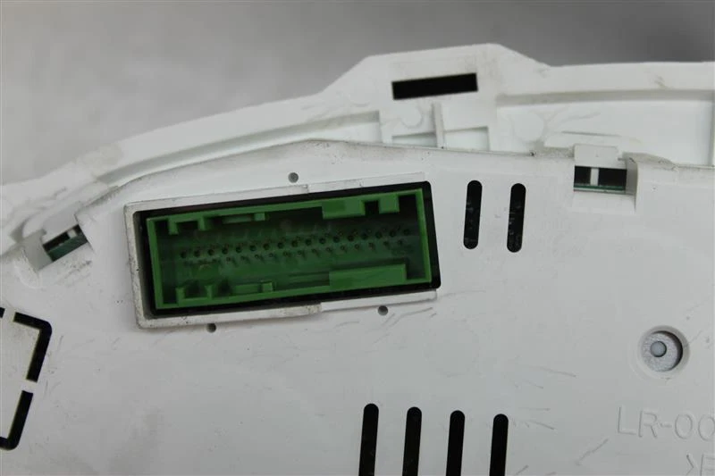 Used Speedometer Gauge fits: 2012 Land rover Lr2 3.2L cluster MPH and KPH ID BH5 Foto 3 de 4