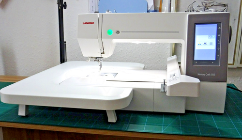 JANOME MC550E EMBROIDERY MACHINE - Picture 2 of 24