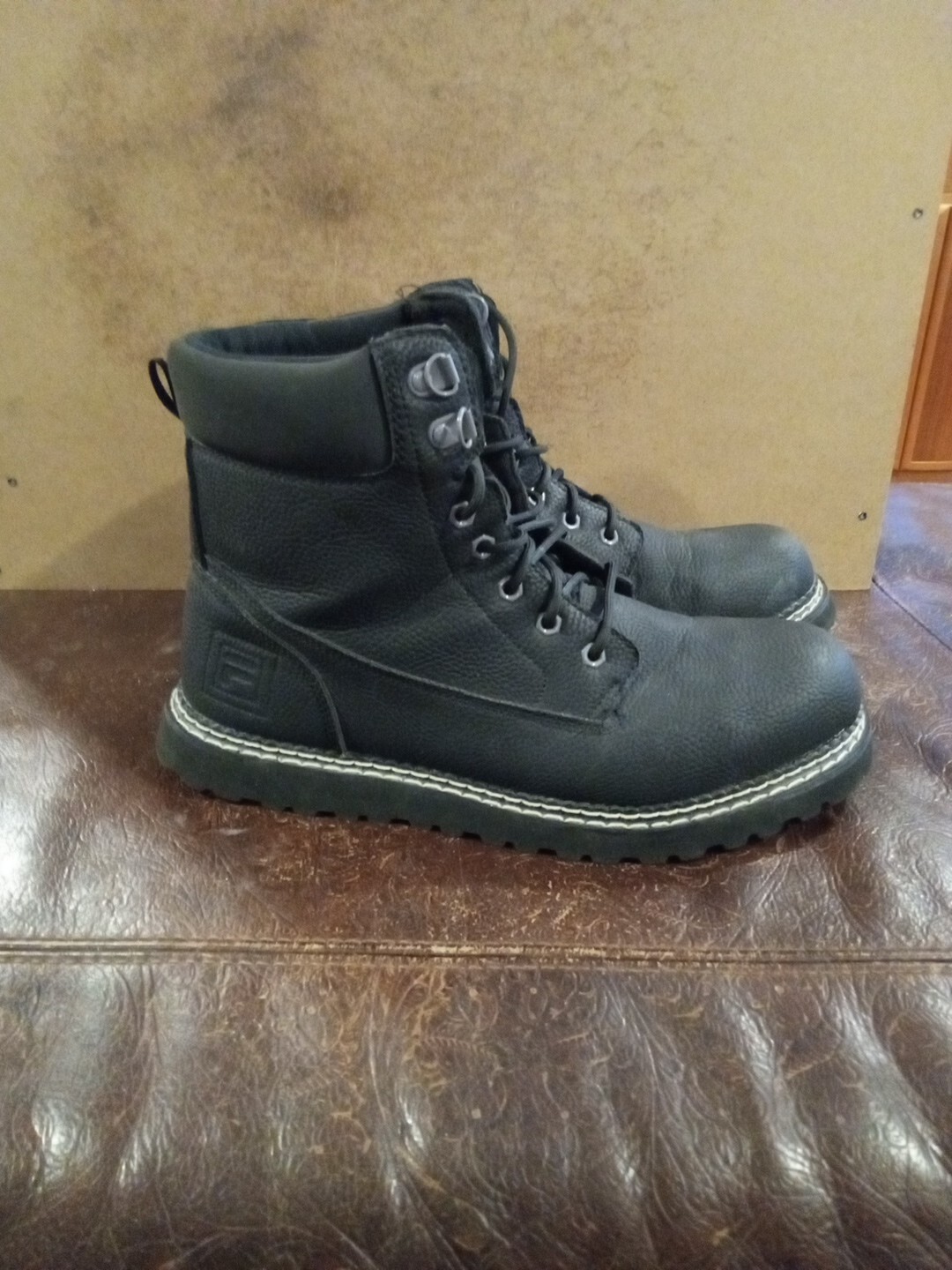 MEN'S FILA 8" BOOTS SZ. 11 PRE OWNED image 4