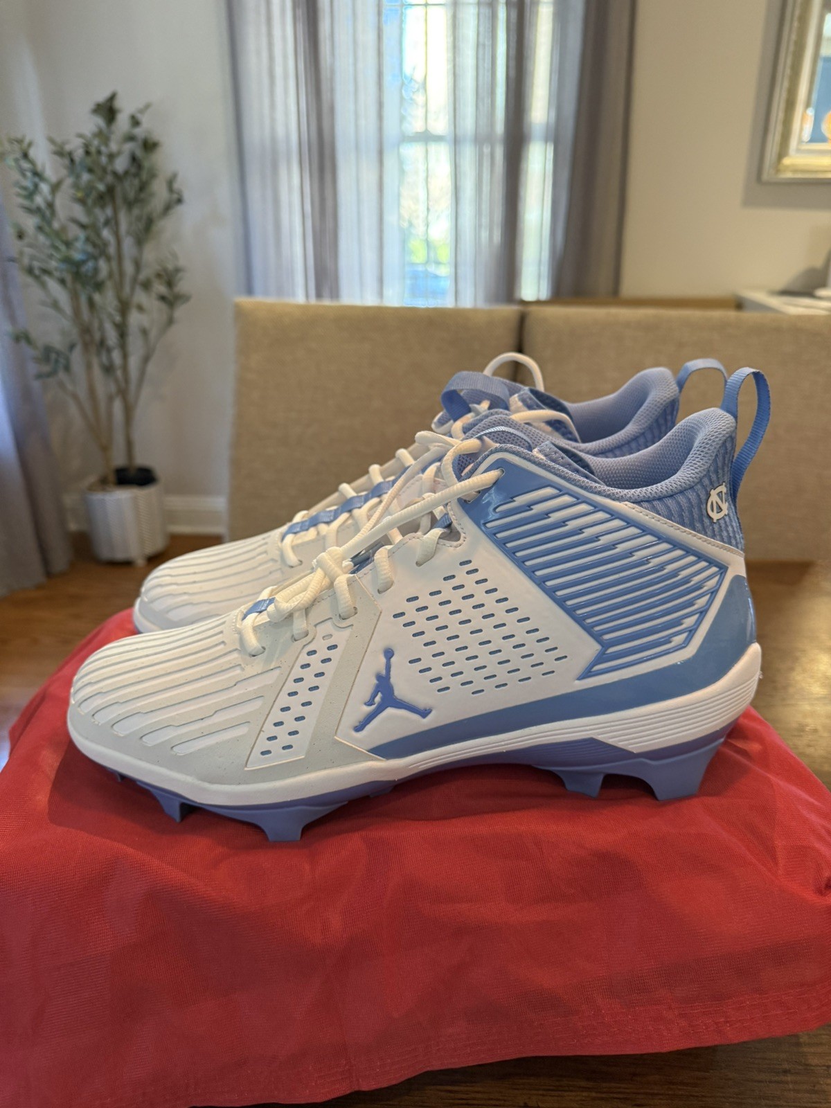 Nike Jordan Football cleats UNC Tar Heels PE mens size 13 lineman White Blue NEW