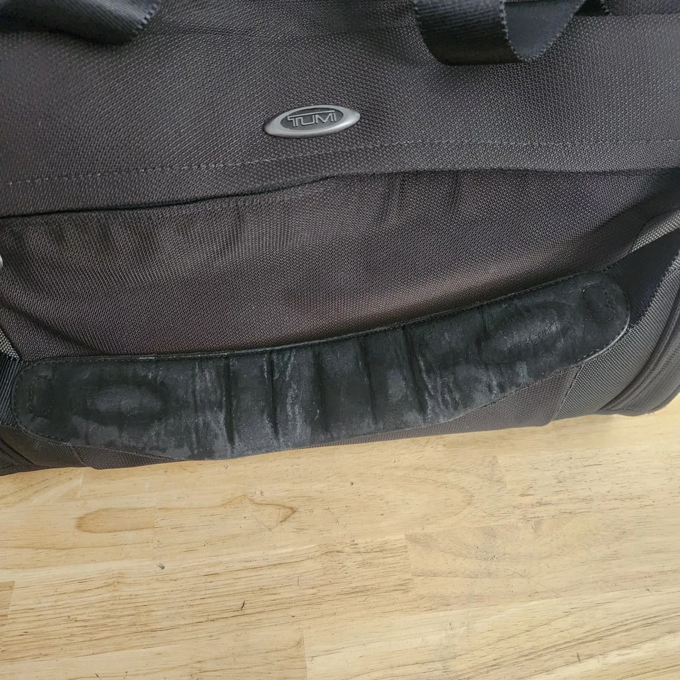 TUMI T3 Large Ballistic Nylon Duffel Overnight Cabin Bag 20x15x9 6521D - Image 4 of 4