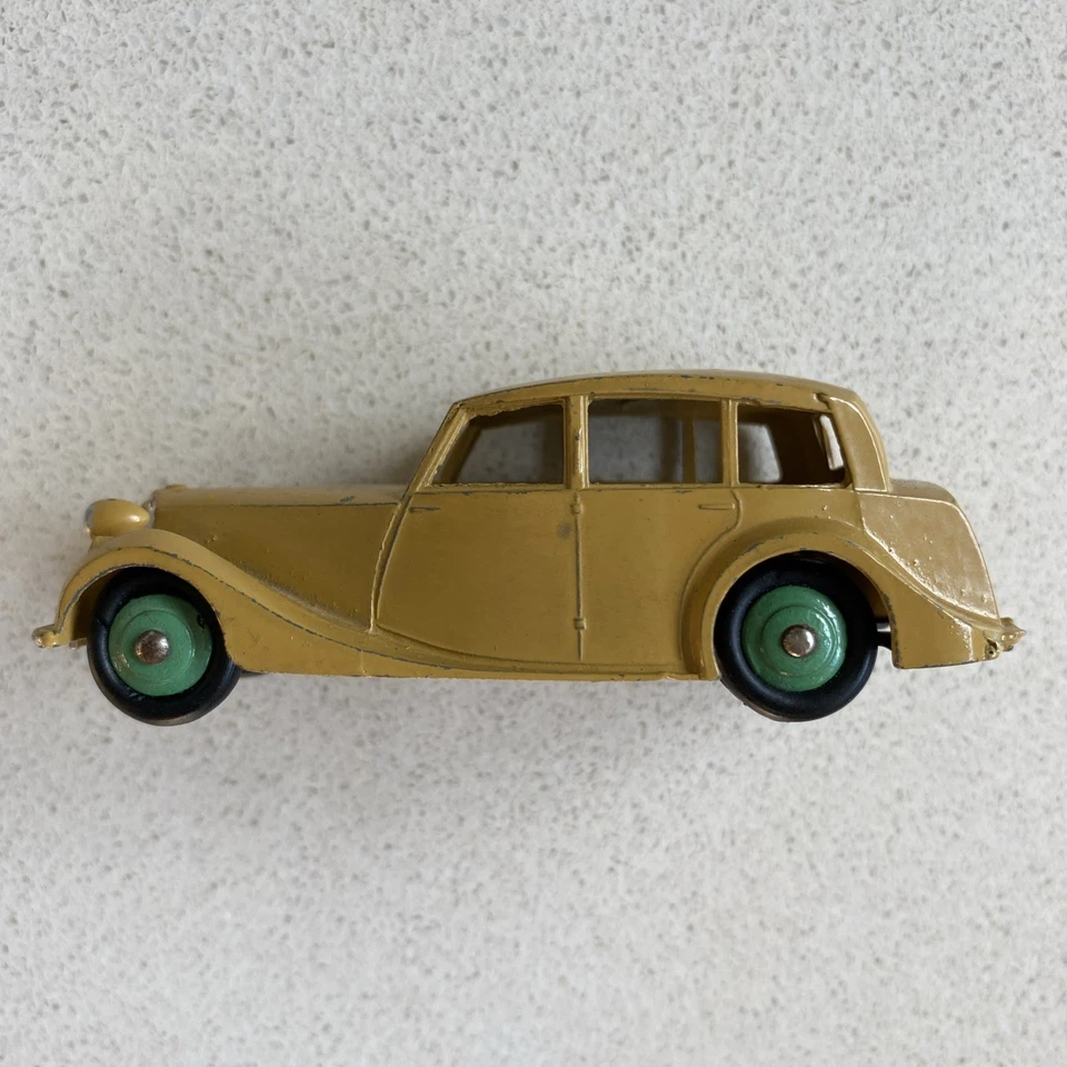 Dinky Toys 151 Triumph 1800 Saloon Near Mint Original Vintage Piece - Image 2 of 4