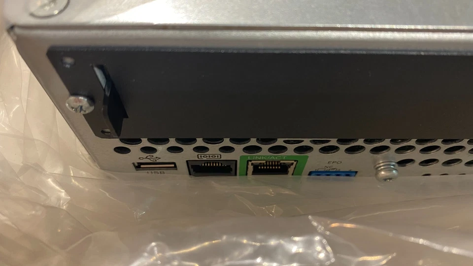 APC SMT3000rmi2uC UPS - New in box - Smart Connect 2u - new cells - 12m RTB - Image 2 of 4