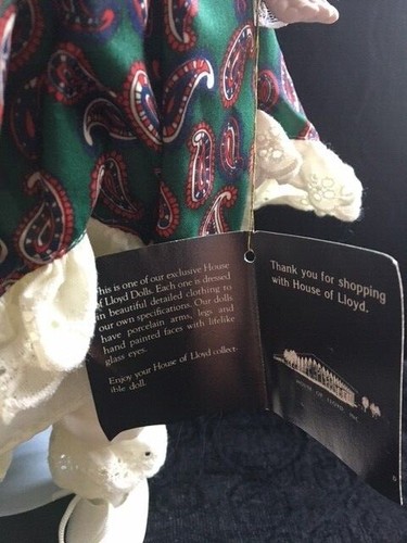 Christmas Around the World “The Christmas Shopper Doll” - #541065 - NIB - NRFB - Picture 4 of 10