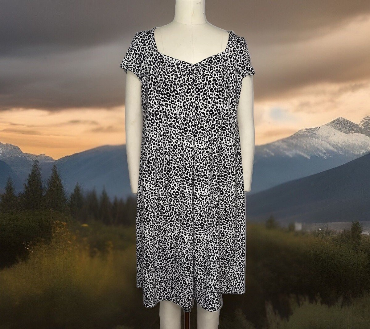 old navy maternity dress pullover m short sleeve leopard black and white