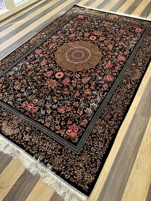 Silk-Feel glänzender Teppich 150x225cm schwarz Blumen Medaillon Luxus