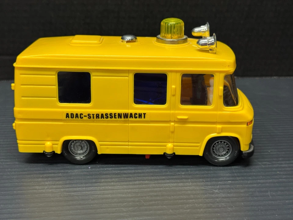 Furgoneta Mercedes de plástico ADAC-STRASSENWACHT - Hecha en Hong Kong - Solo piezas Foto 4 de 4
