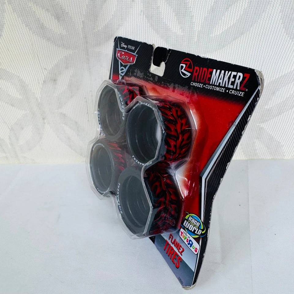 2011 Disney Pixar Cars 2 Ridemakerz RC Lightning Flamez автомобильные шины - набор из 4 - Изображение 3 из 4
