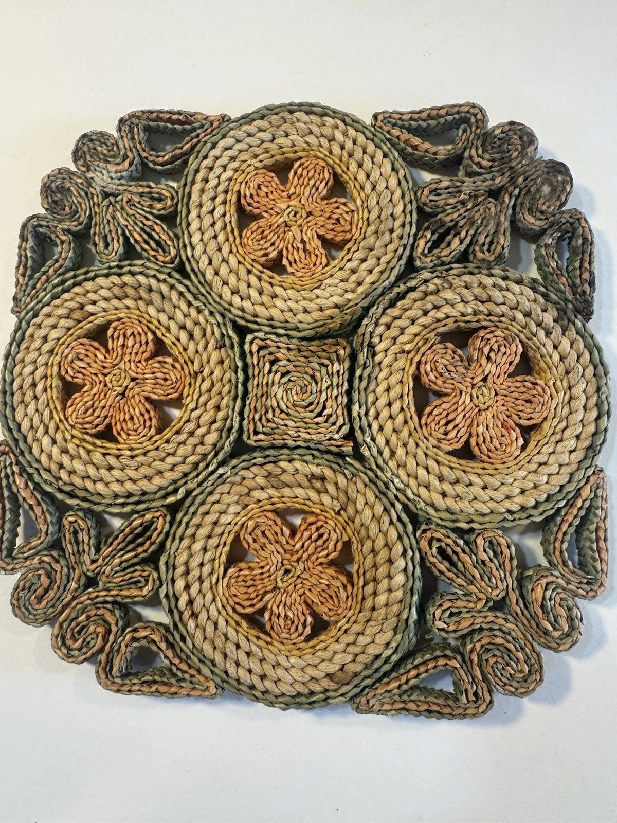 Vintage 1970s Woven Straw Trivet Floral Hot Plate Boho Farmhouse Kitchen Decor image 4