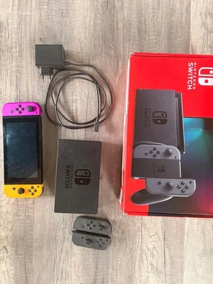 Nintendo Switch + Lila&Orange Joycons gebraucht OVP - Bild 1 von 2
