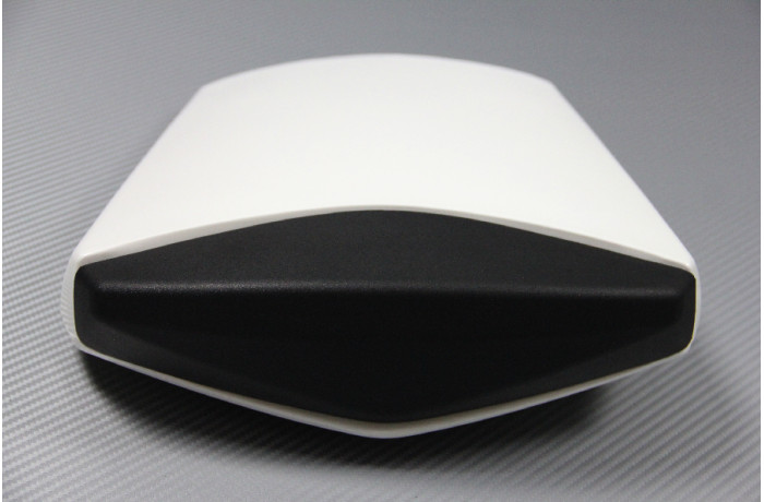 Supprimez la selle arrière de votre YAMAHA R6 2005 RJ09 blanc