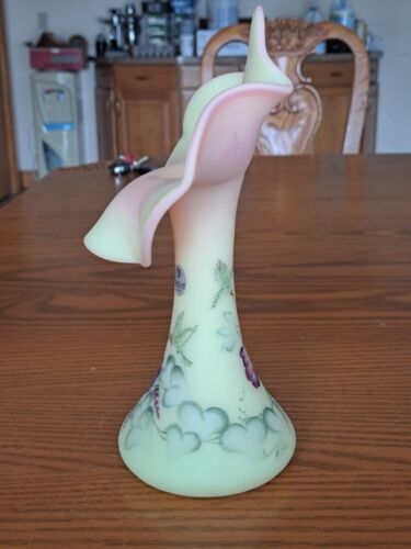 Fenton Burmese Glass 1998 Messenger Exclusive Hummingbird Jack In Pulpit Vase - Picture 17 of 19