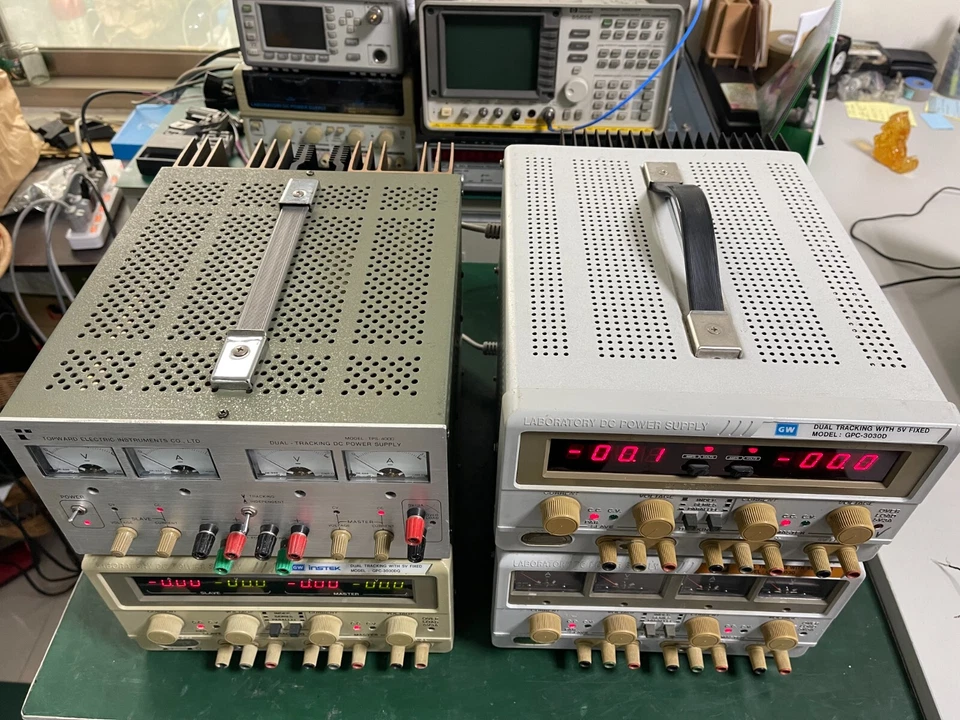 Gwinstek GPC-3030 , GPC3030D , Toward 6303D, TPS-4000 Dual tracking Power Supply - Image 2 of 4