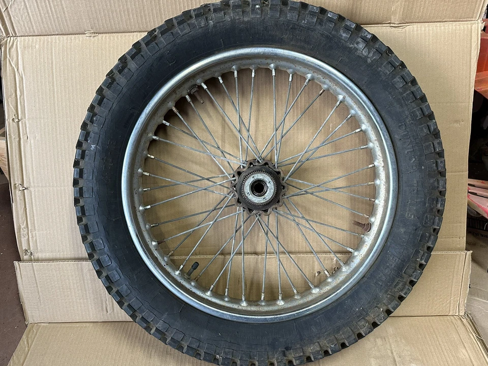 Conjunto de rueda trasera de cambio rápido 70 Triumph TR25W Trophy 18” OE TR25 BSA B25-22 Foto 4 de 4