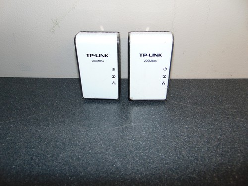 2x TP-Link 200Mbps TL-PA211 AV200 Mini Powerline Adapter