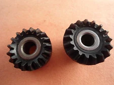 GEAR Lower Left Hook Shaft for Singer  620, 625, 628, 629 others #163997 163329 