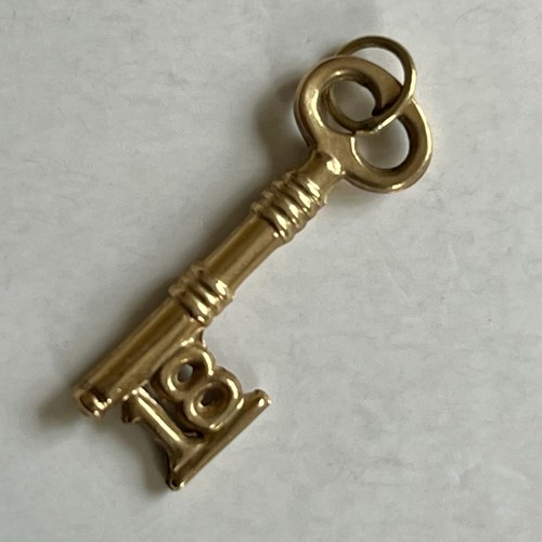 9ct Gold 18 Key Charm Pendant Vintage 9k 375