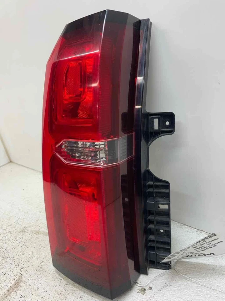 15 luces traseras laterales del conductor CHEVY/GMC SUBURBAN SERIE 1500 LH Foto 2 de 4