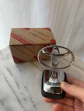 Front ornament for Toyota Land Cruiser 100 difficult to obtain