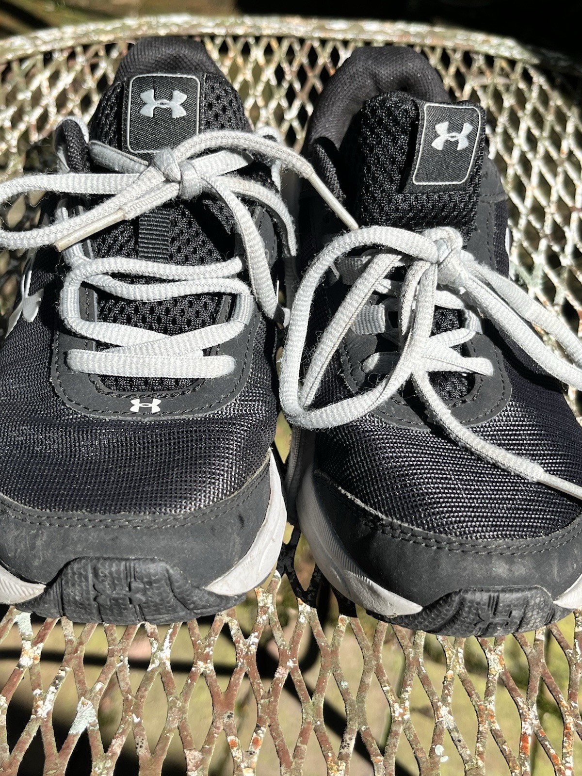 Kid&rsquo;s Under Armour Tennis Shoes Size 1Y Youth Black With W