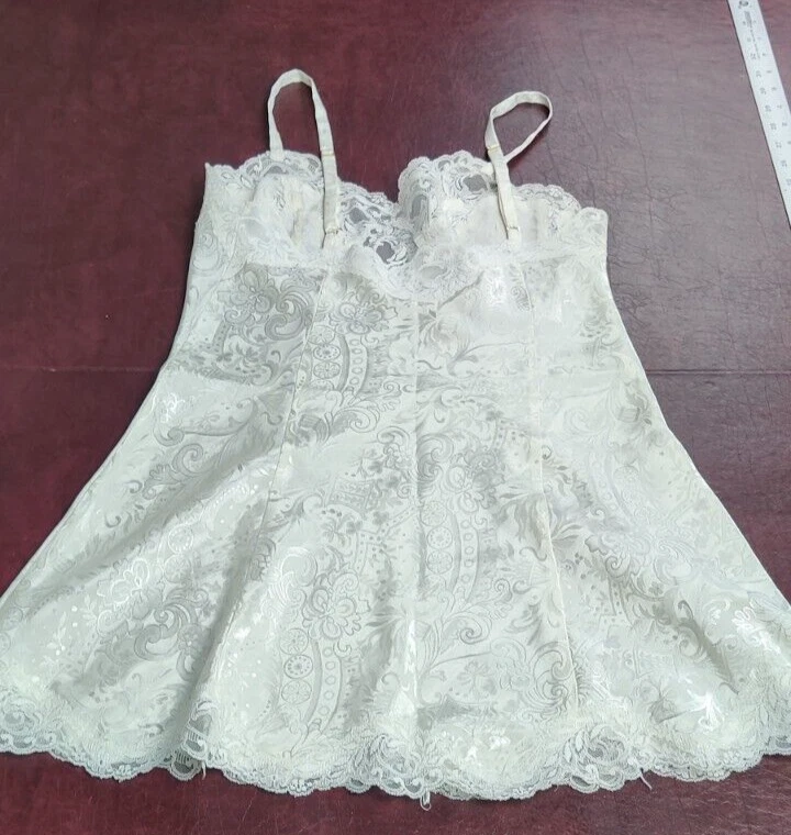 VTG VICTORIA SECRET PEIGNIOR SET WOMAN SMALL WHITE BEADED LACE GOLD LABEL BRIDE - Image 4 of 4