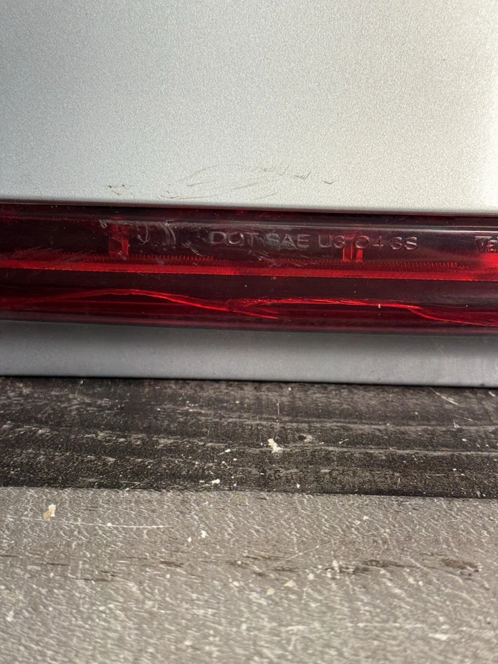 Alerón trasero Chevrolet Trailblazer 2002-2009 tercera luz de freno plateada Foto 4 de 4