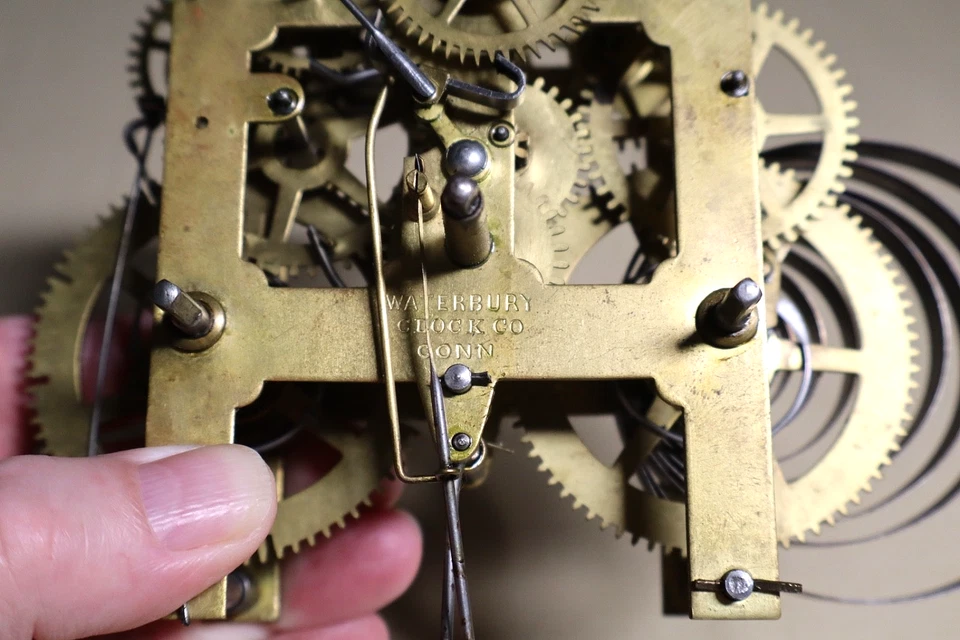 Antiguo movimiento reloj Waterbury (30 horas) Foto 4 de 4
