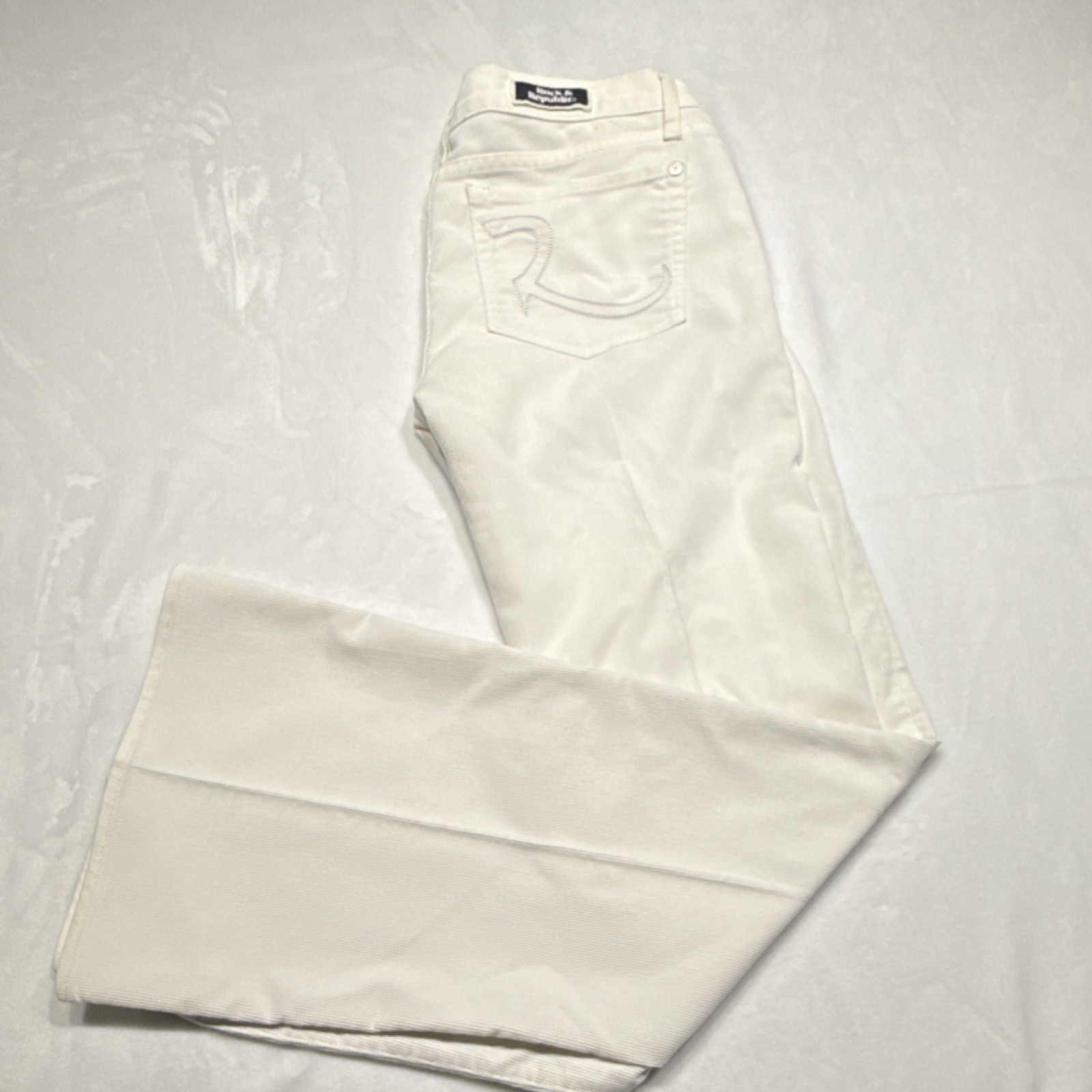Rock & Republic Women's White Denim Jeans Embroidered 5-Pocket Zip Button