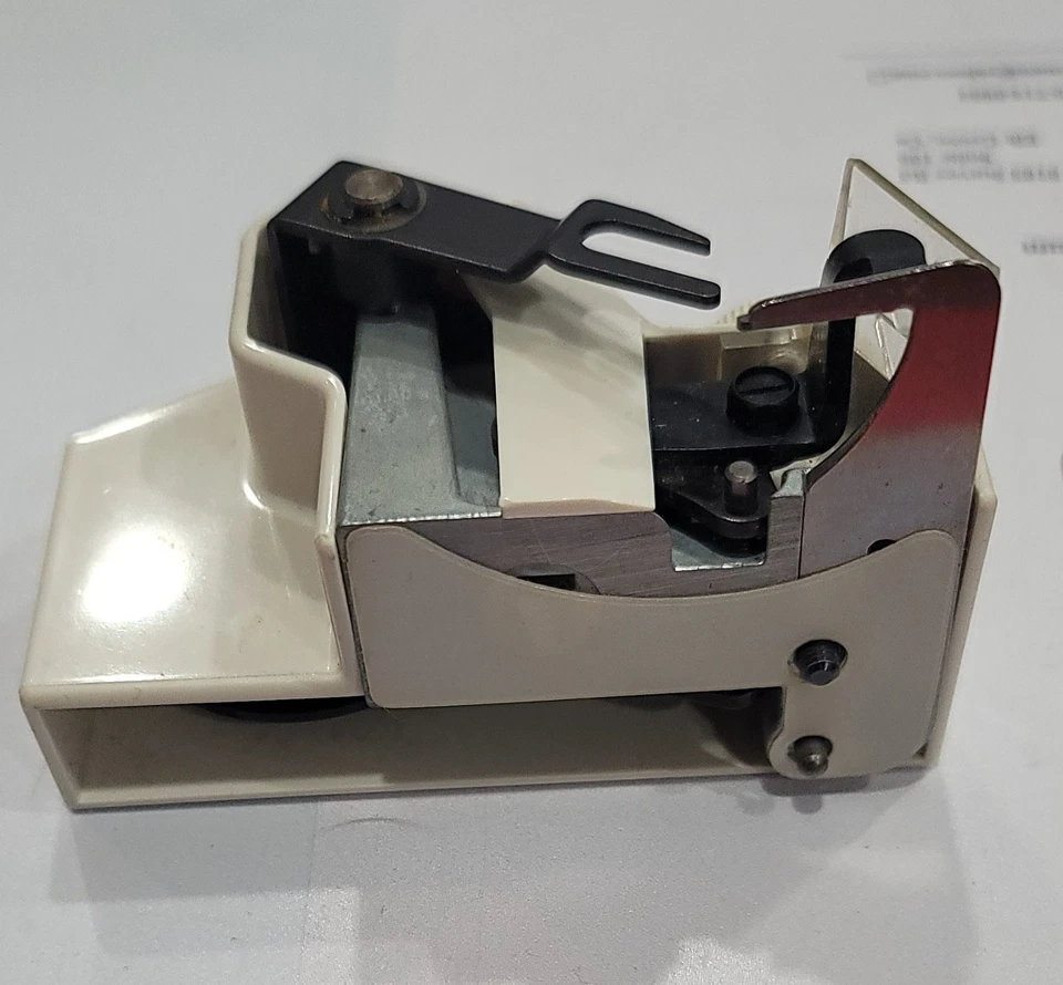 Accesorio para máquina de coser Bernina Cut N Sew 33415603 con extras Foto 3 de 4