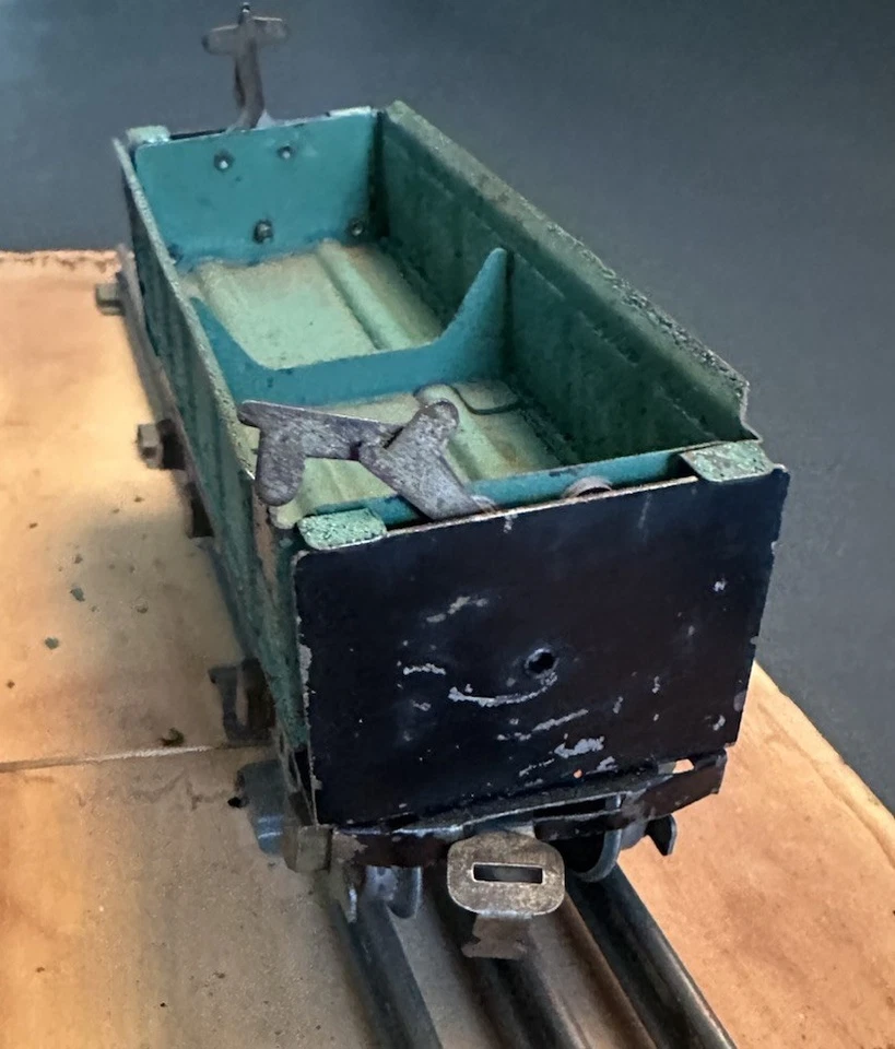 Pre-War American Flyer 3019 Dump Car - Image 4 of 4