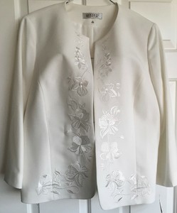 jaqueta branca bordada