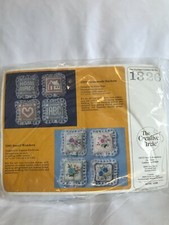 NOS VINTAGE THE CREATIVE CIRCLE EMBROIDERY KIT 1326 Homemade Sachets new