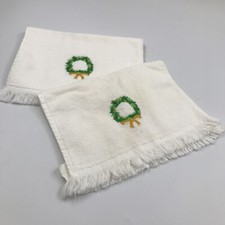 Vintage Set of 2 Cannon Fingertip Towels 15 x 11 in Holiday Wreath Made in USA