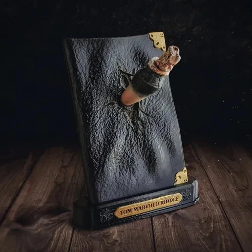 Harry Potter Tom Riddle Diary y el modelo de colmillo de basilisco