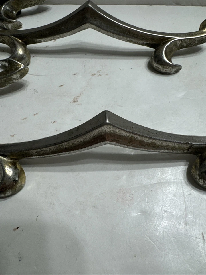 Juego de 4 tiradores de cajón de metal de latón #1209 estilo vintage MCM retro ornamentado Foto 4 de 4