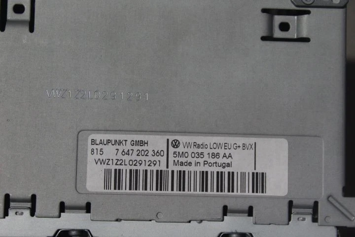 Radio Autoradio CD FM VW T5 Facelift Caravelle 5M0035186AA kein CODE !!! - Bild 3 von 3