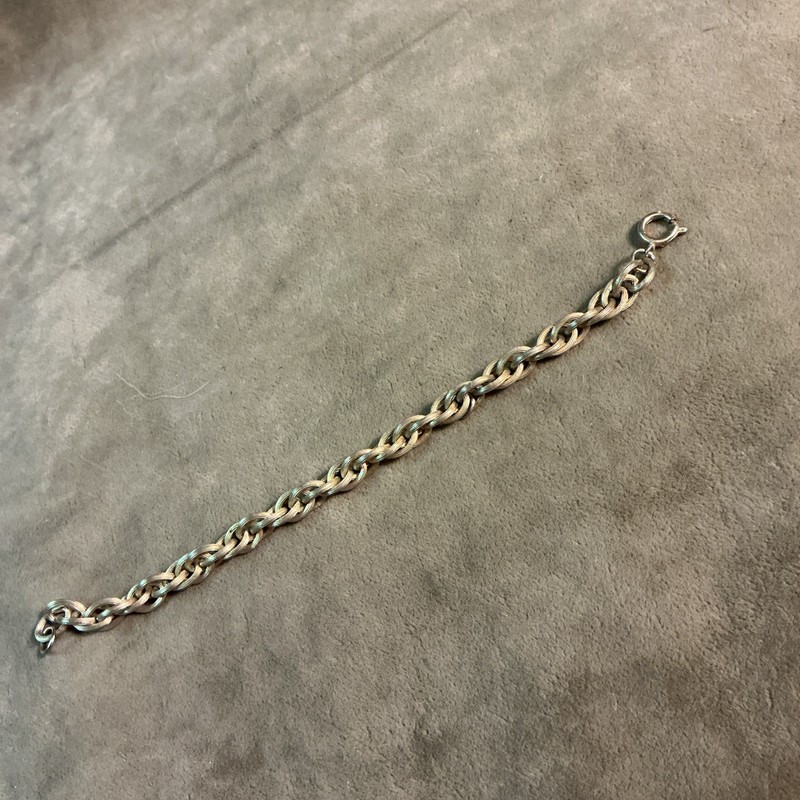 Vintage 1950s texture design chain loop bracelet gold tone metal 7 inches long