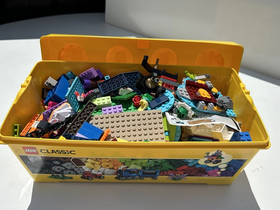 LEGO Caja de Ladrillos de Almacenamiento 8 Pernos Bloque de Construcción Contenedor Amarillo + 4lbs Varios LEGOS Foto 4 de 4