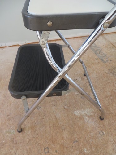 Vintage Mid Century Folding 2 Step Stool Metal Ladder Kitchen Utility (COSCO ?) - Picture 11 of 23