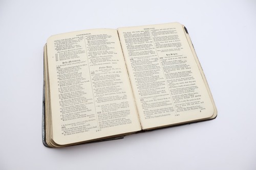 Antiguo libro común de oración e himnos montado en plata A&M con sello Londres 1906 - Imagen 14 de 20