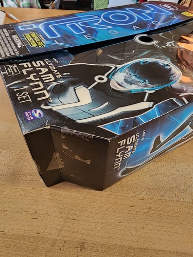 Tron Legacy Ultimate Sam Flynn 12" action figure Sealed New! - Picture 5 of 6