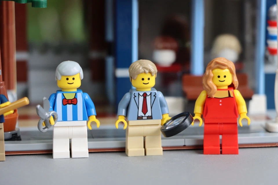 LEGO® Creator Expert 10246 Detective’s Office 100% Complete With Instructions - Image 3 of 4