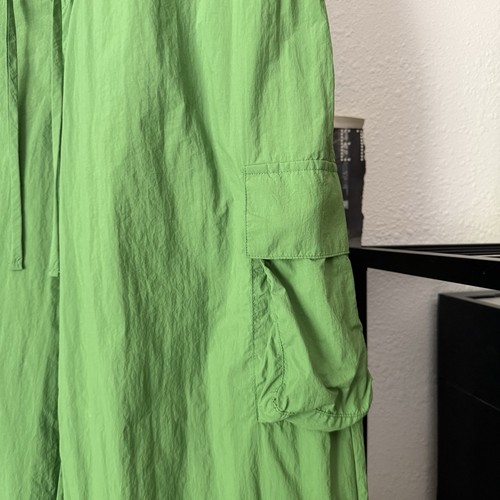 DONNI. green nylon swishy cargo wide leg cropped elastic waist pants - Picture 2 of 8