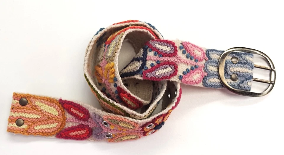 ACCESORIOS MUJER, HECHOS A MANO POR ARTESANO AYACUCHO, CINTURONES BORDADOS CON FLOR Foto 4 de 4