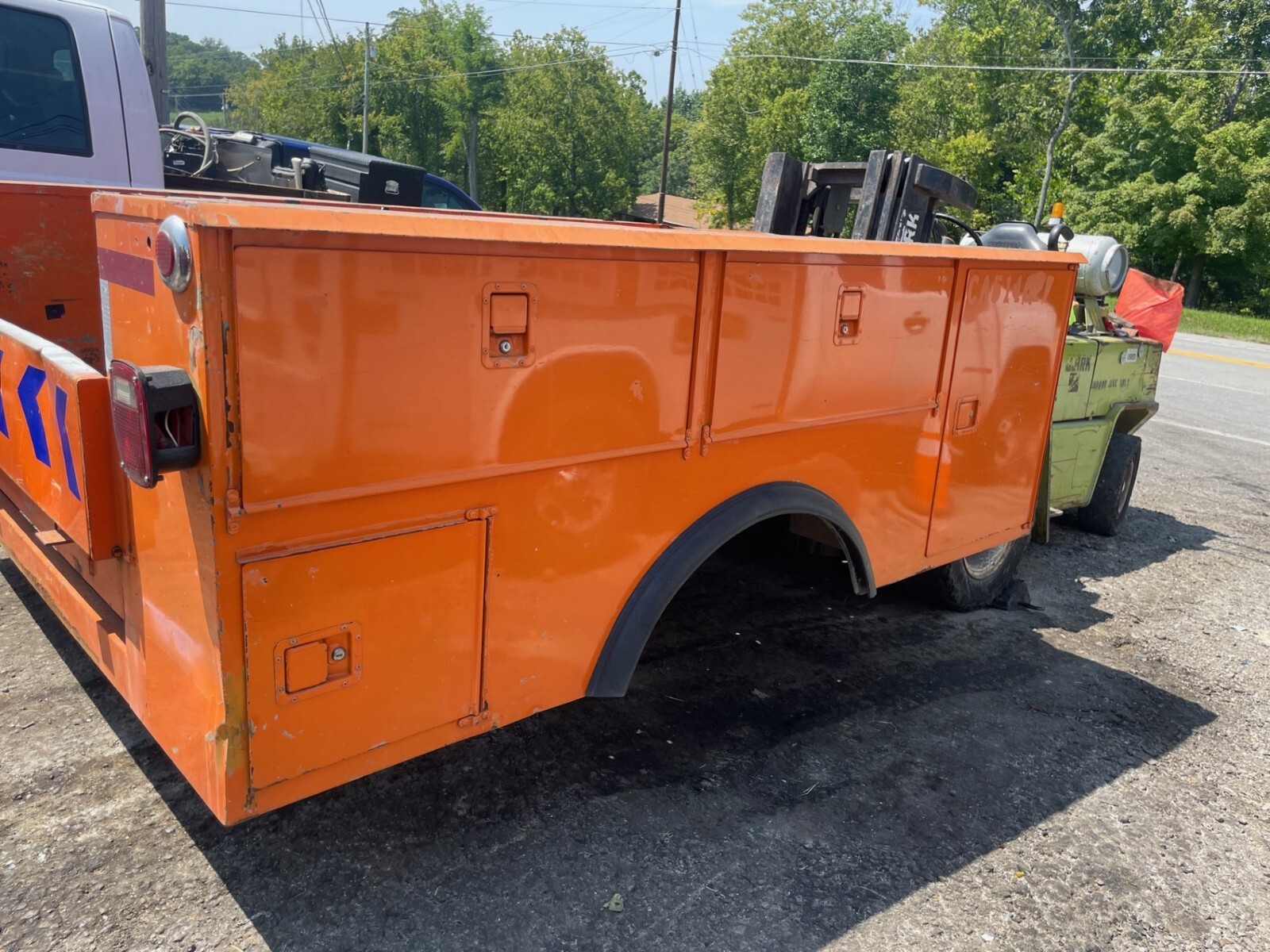 60-cta-dually-cab-chassis-dakota-utility-service-bed-lots-of-life-left