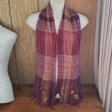 Unique scarf with embroidery by Avenue